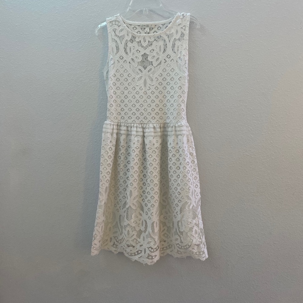 White laced dress 🤍